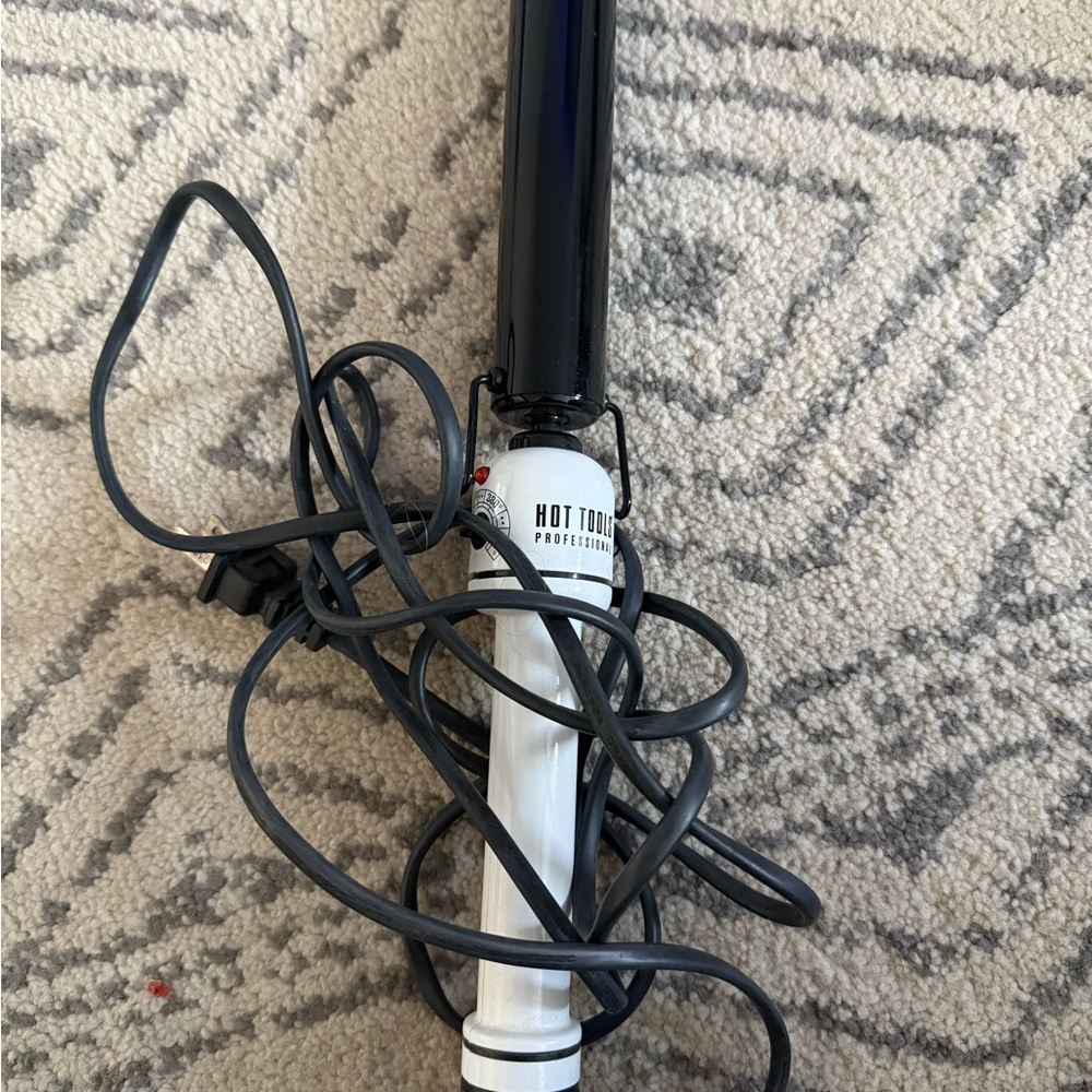 Hot Tools Professional Curling Iron - Black and White